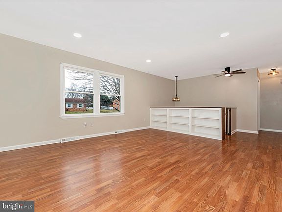 4th image of 18345 Woodside Dr