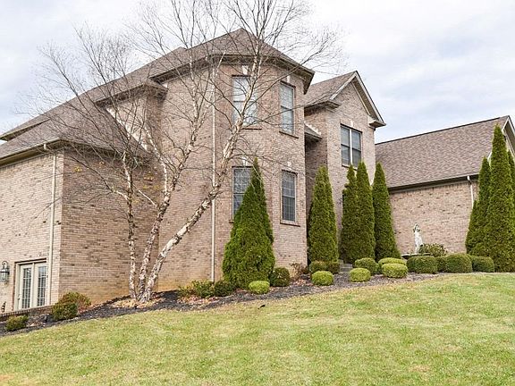 5th image of 203 Twin Pines Ln