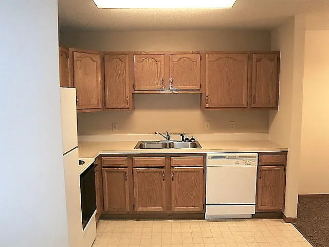 1232 Spruce Ct #D — Photo 12