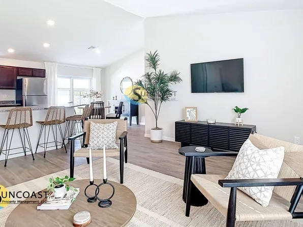 521 Sargent St, Lehigh Acres, FL 33972