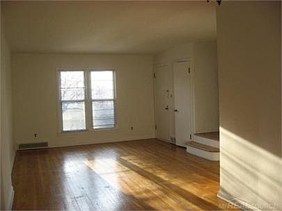 2nd image of 953 Vernier Rd