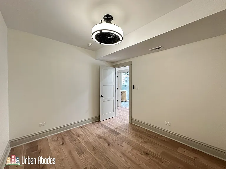 1933 N Fairfield Ave — Photo 16