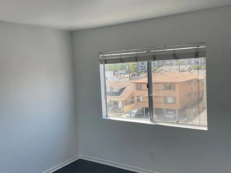 256 S Rampart Blvd — Photo 38