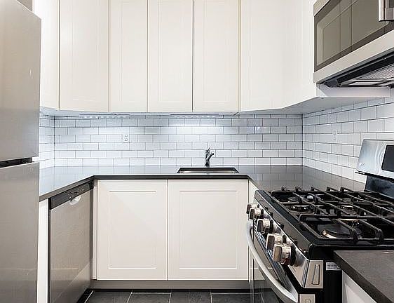 4th image of 1 Tiffany Pl APT 1M