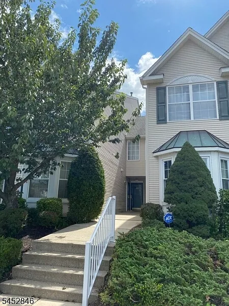 2 bed, 2.0 bath, 1661 sqft, $3,100 — Photo 2