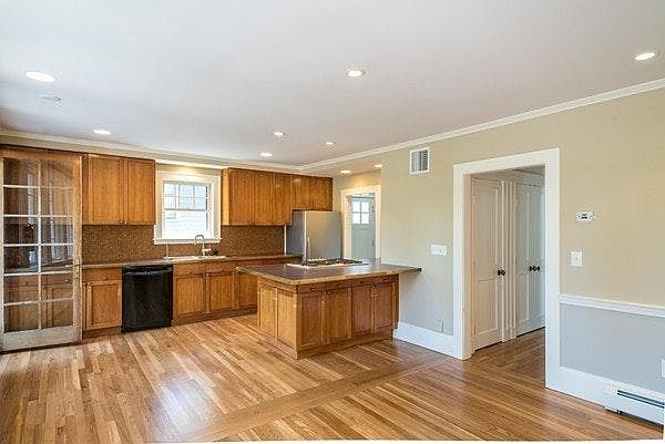 2nd image of 217 Lexington Ave #217