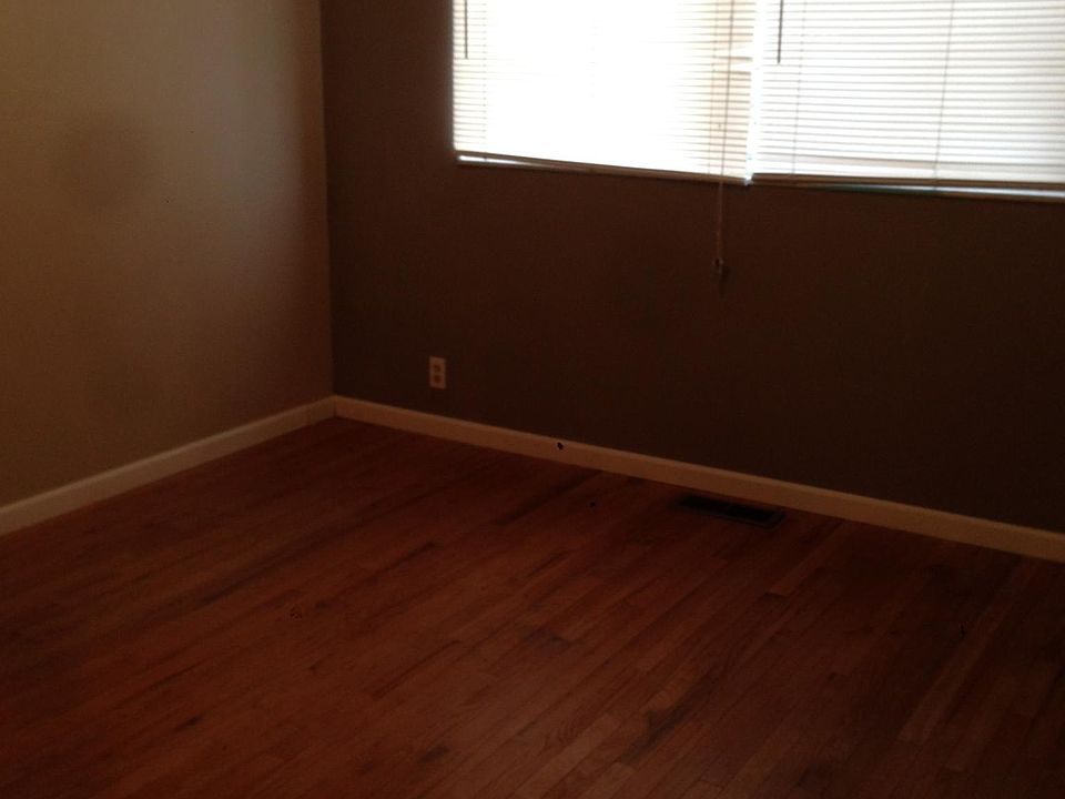 1st image of 2295 Somerset Dr
