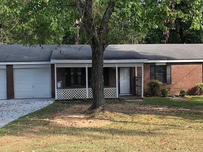 2525 Lake Ct — Photo 1