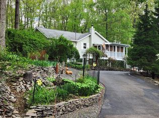 301 Estate Dr, East Stroudsburg, PA