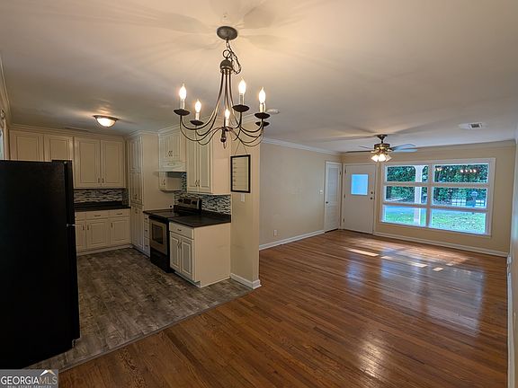 3rd image of 1168 Rosedale St