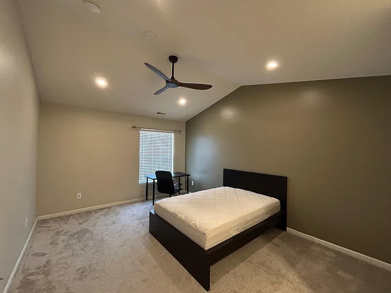 4035 Cornerstone Dr — Photo 33