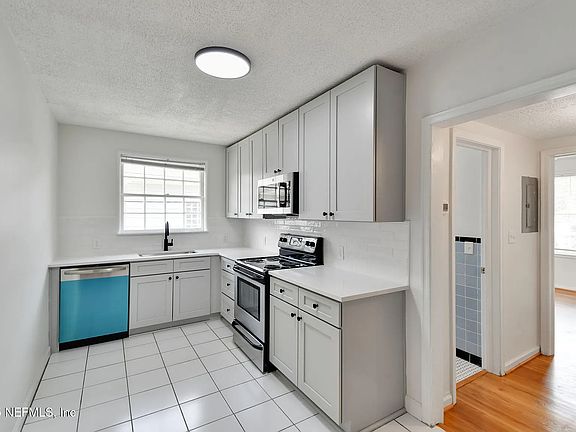 2nd image of 3658 Herschel St APT 3
