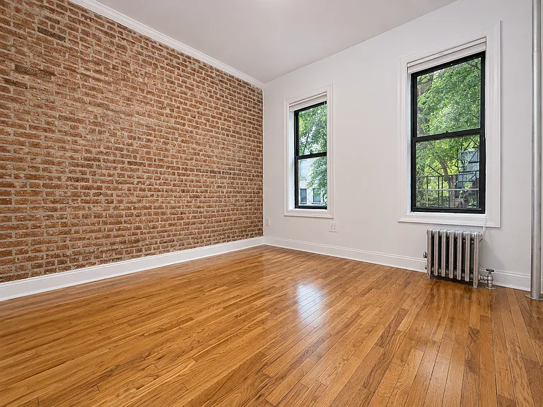 250 Pacific St #10 — Photo 3