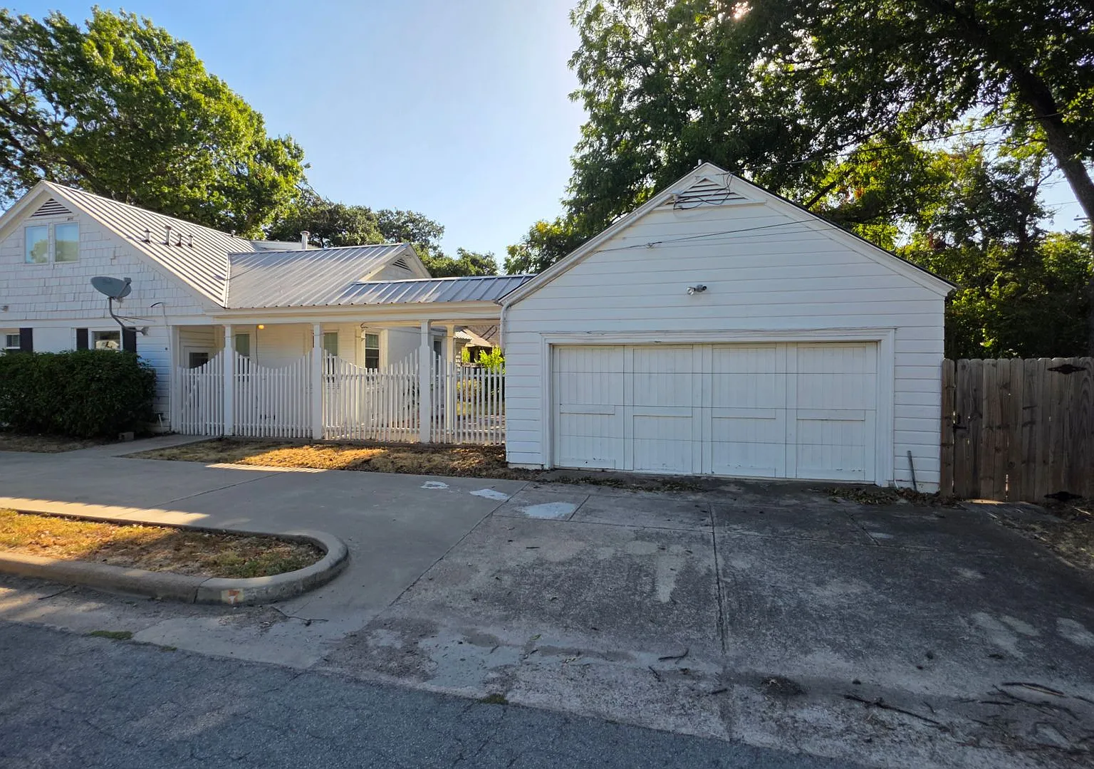 4 Bedroom/3 Bathroom House For Lease--Two Blocks from TCU Campus! — Photo 2