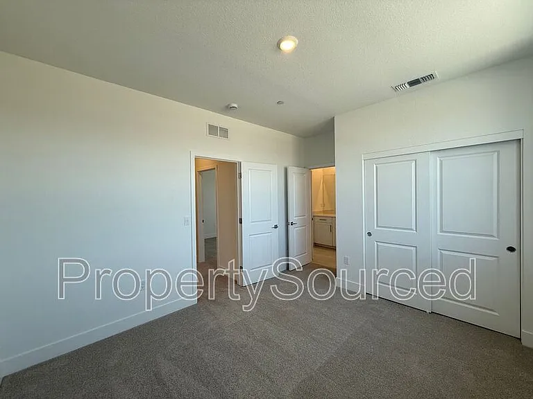 1336 N Martorella Ave — Photo 50
