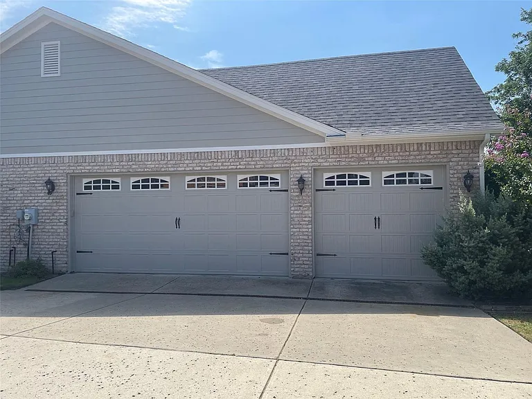 326 Harborview Dr — Photo 2