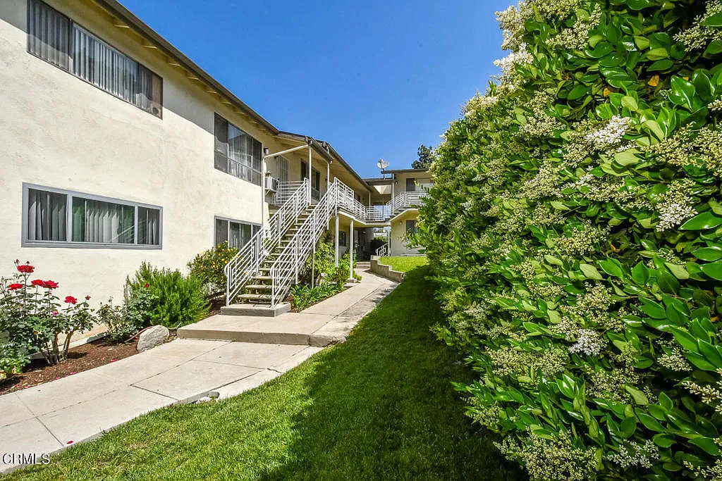 2 bed, 1.0 bath, 950 sqft, $2,600 — Photo 1