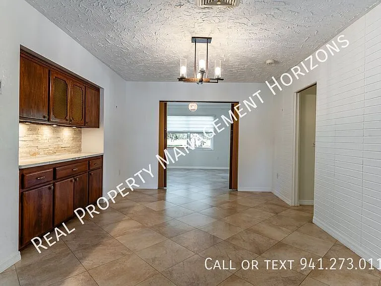 5217 Canterbury Dr — Photo 7