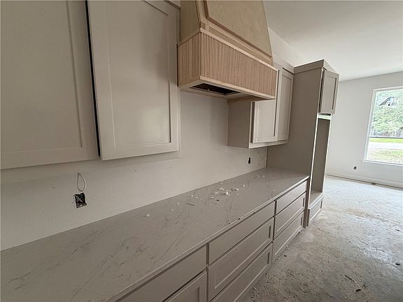 3rd image of 4017 Pacific Crest Way