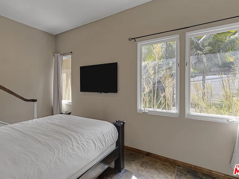 10023 Westwanda Dr — Photo 47