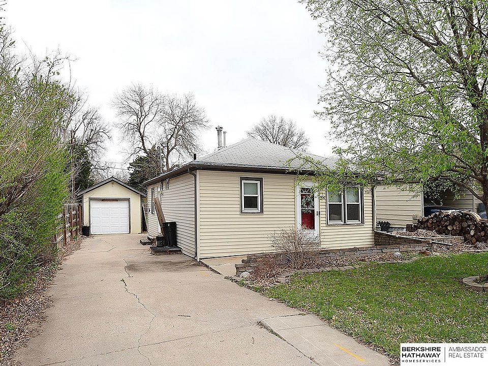 1st image of 906 Knox St