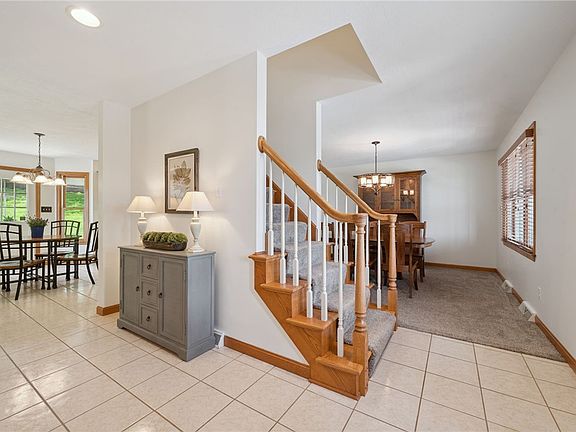 4th image of 415 Primrose Dr