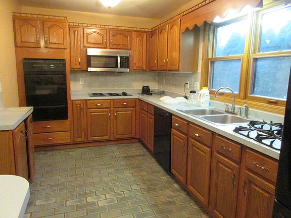 5th image of 721 Brickley Dr