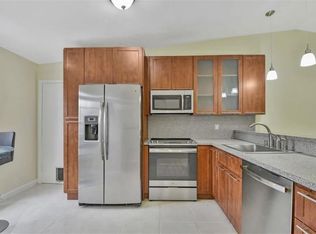5544 Lakewood Cir APT E, Pompano Beach, FL 33063