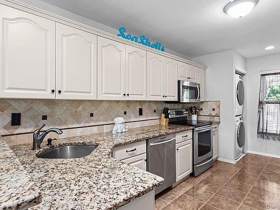 3rd image of 17 Lakeview Drive