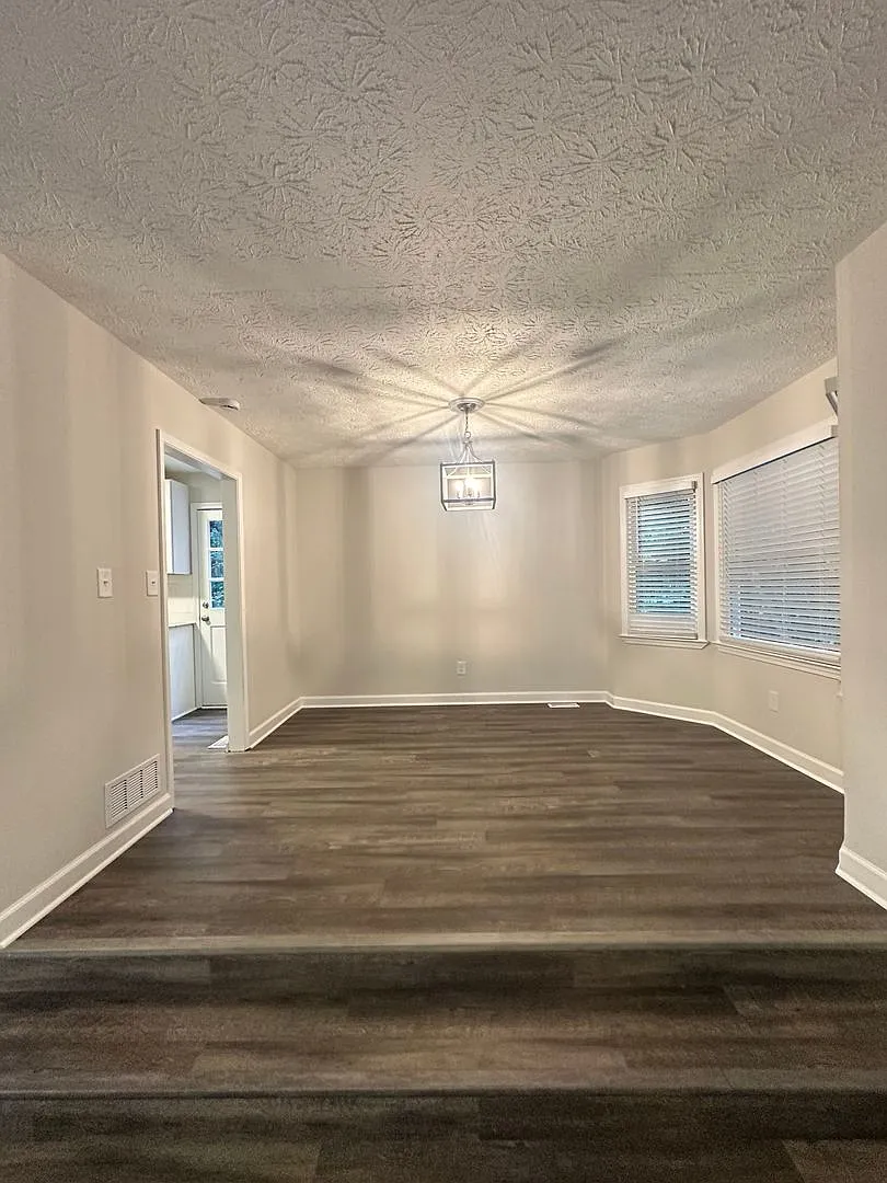 Completely Renovated 4 Bedroom Home Near Lake Allatoona — Photo 4