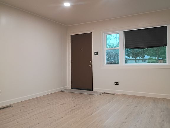 3rd image of 1301 Balmoral Ave