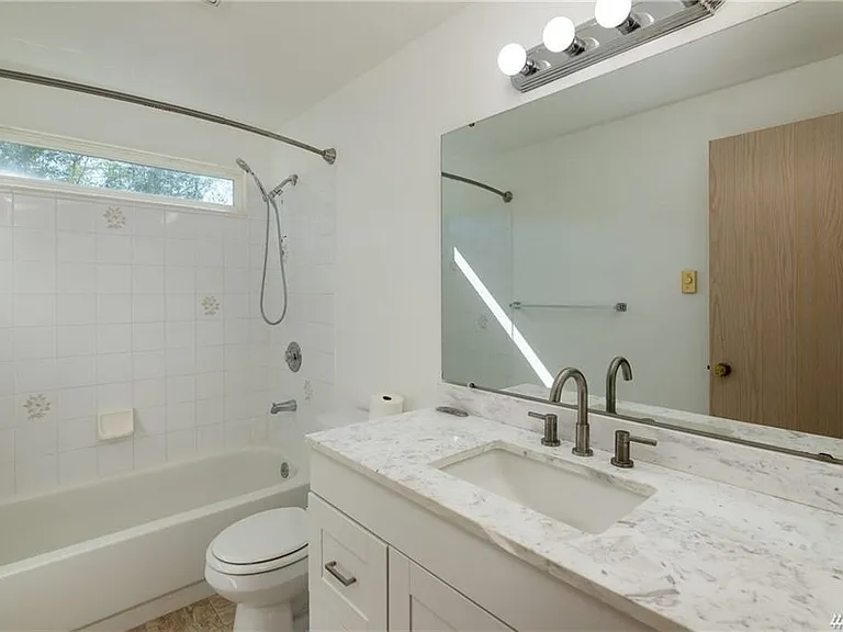 5216 Grove St #B — Photo 8