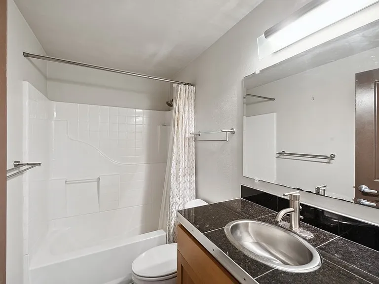 3661 Phinney Ave N #204 — Photo 8
