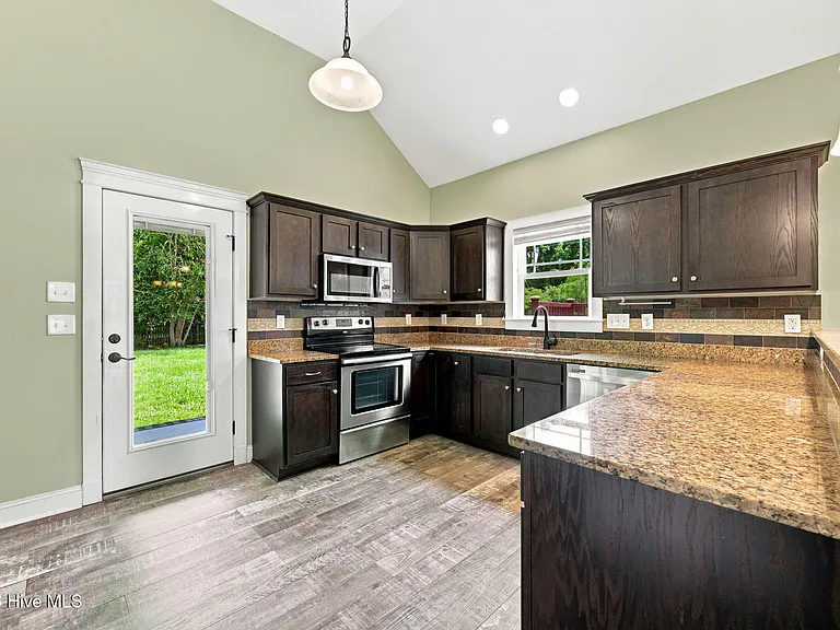210 Station House Rd — Photo 12