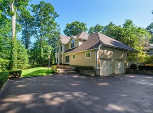 33 Walters Ave, Cold Spring Harbor, NY 11724