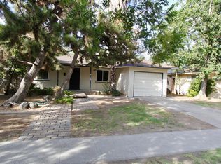 2343 E Robinson Ave, Fresno, CA 93726