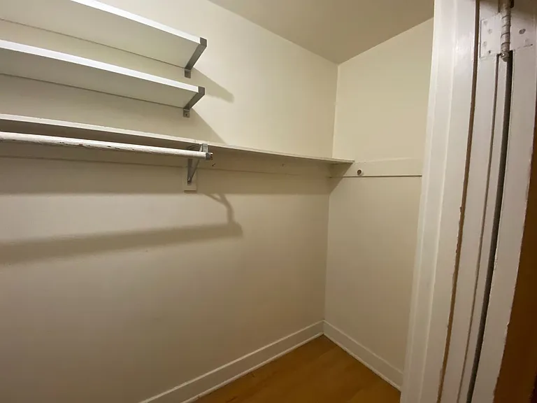 Broadway Crest Apartments — Photo 14