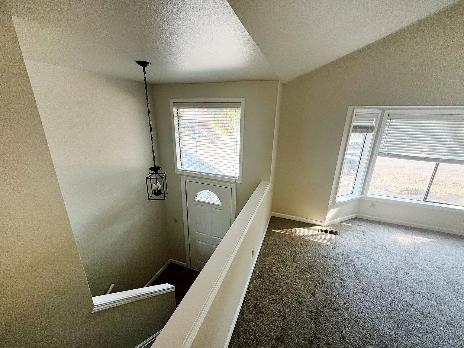 5 bed, 2400 sqft, $4,500 — Photo 3
