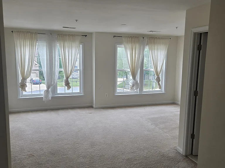 10225 Everley Ter — Photo 11