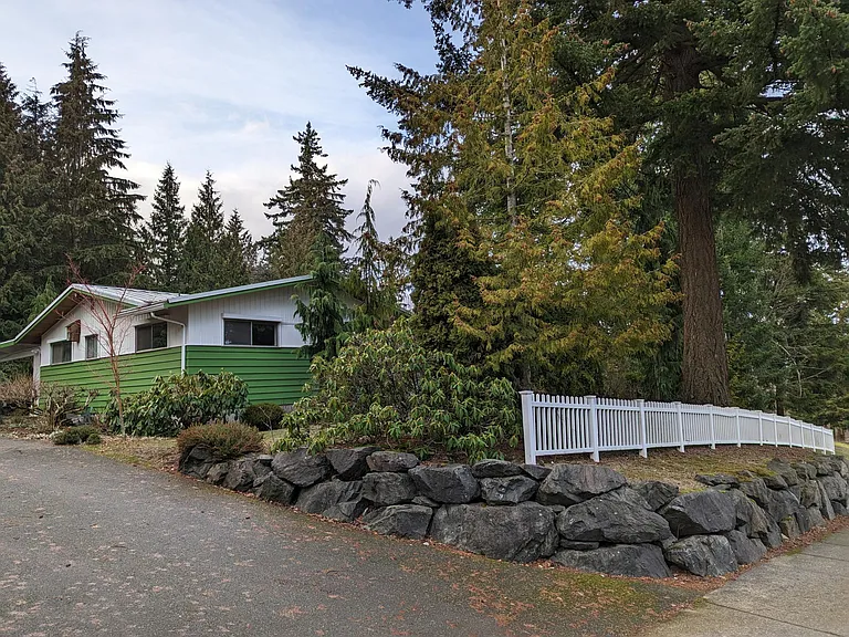 2575 Yew Street Rd — Photo 4