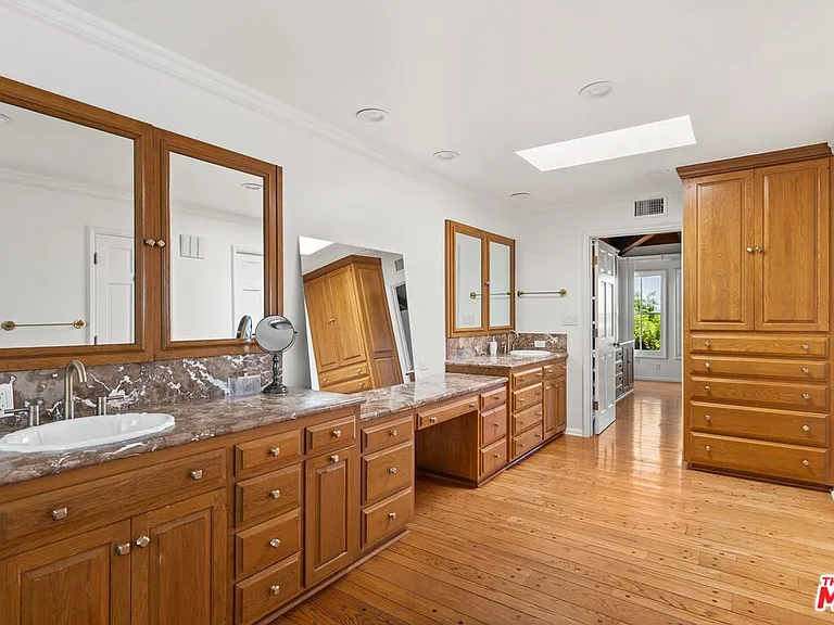 2317 Kimridge Rd — Photo 10