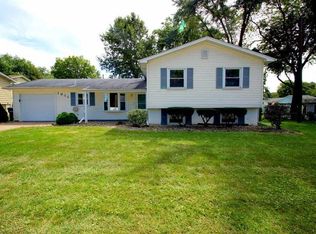 1611 Middle Rd, Bettendorf, IA 52722