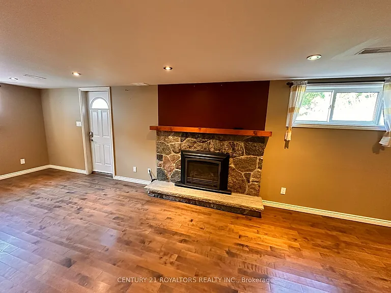 404 Trent St W — Photo 8