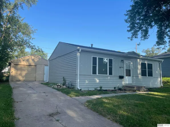 7422 S 70th St, La Vista, NE 68128