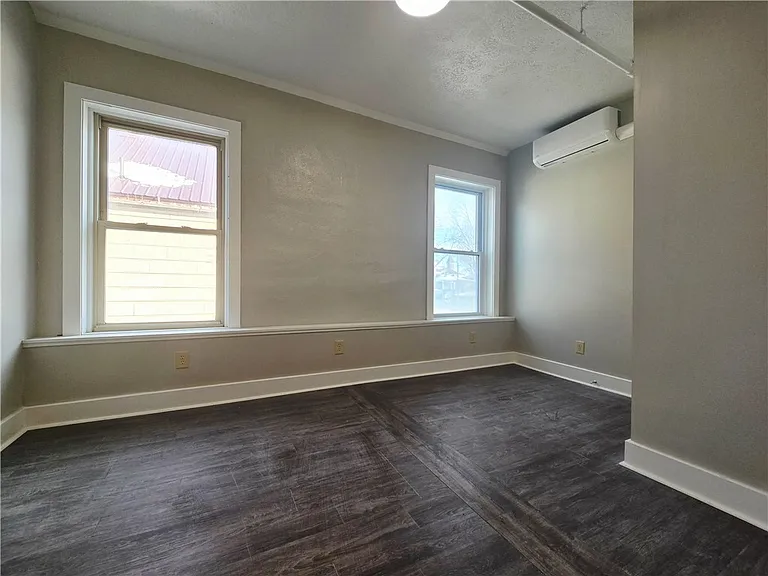 27 E Main St #201 — Photo 10
