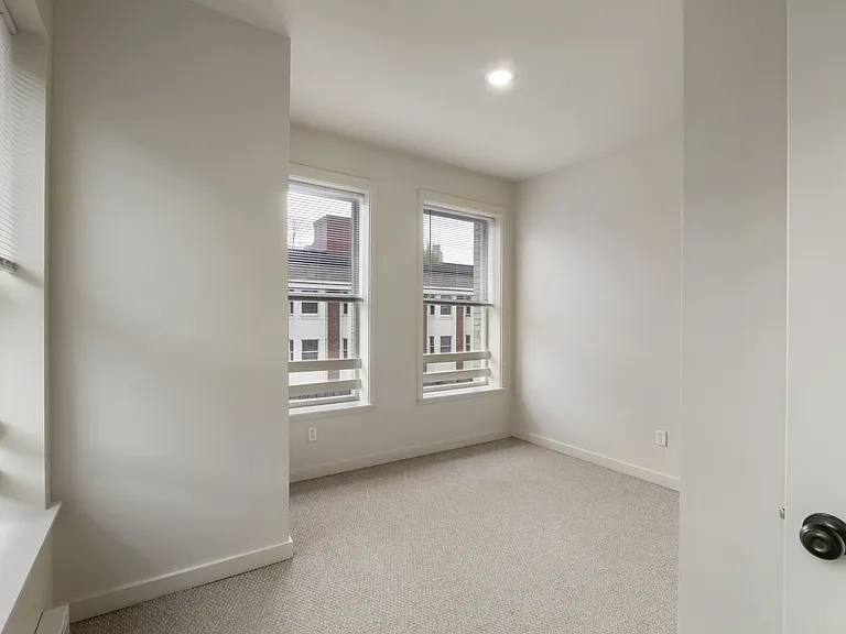 Milwaukee Apartments — Photo 16