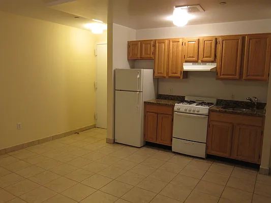 Rented by Realty 2000 Corp | media 1