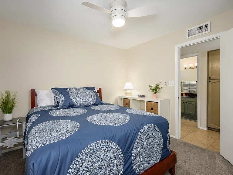 E Winchcomb Dr — Photo 10