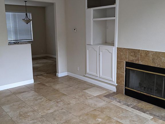 5th image of 230 Holland Cir