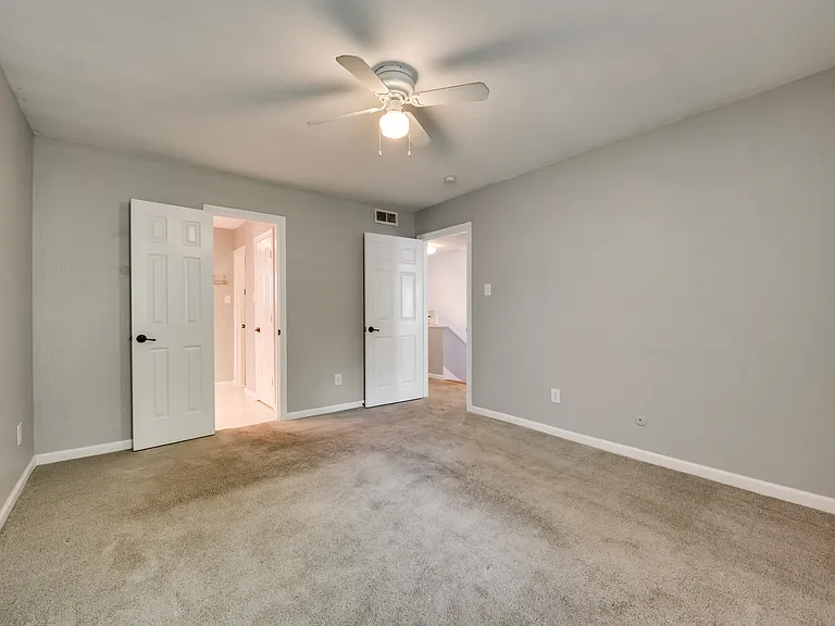 2205 Park Hill Dr — Photo 13